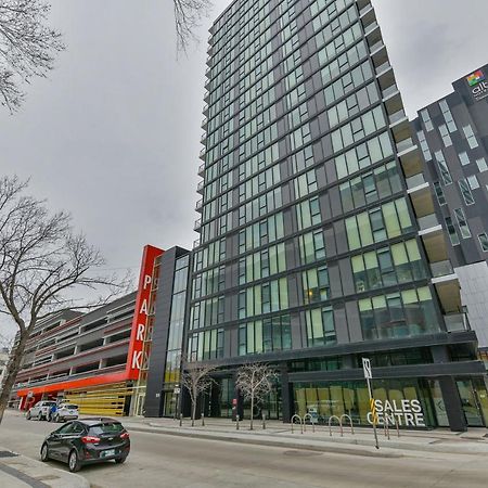 Luxury skyline condo in downtown FREE 24/7 parking Winnipeg Zewnętrze zdjęcie