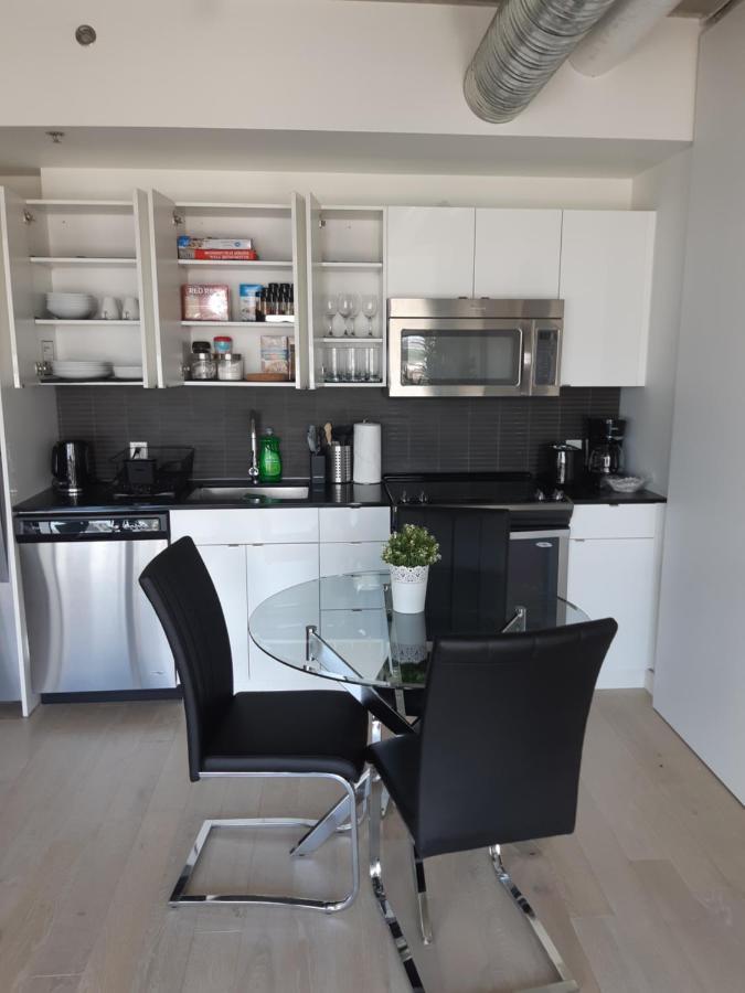 Luxury skyline condo in downtown FREE 24/7 parking Winnipeg Zewnętrze zdjęcie