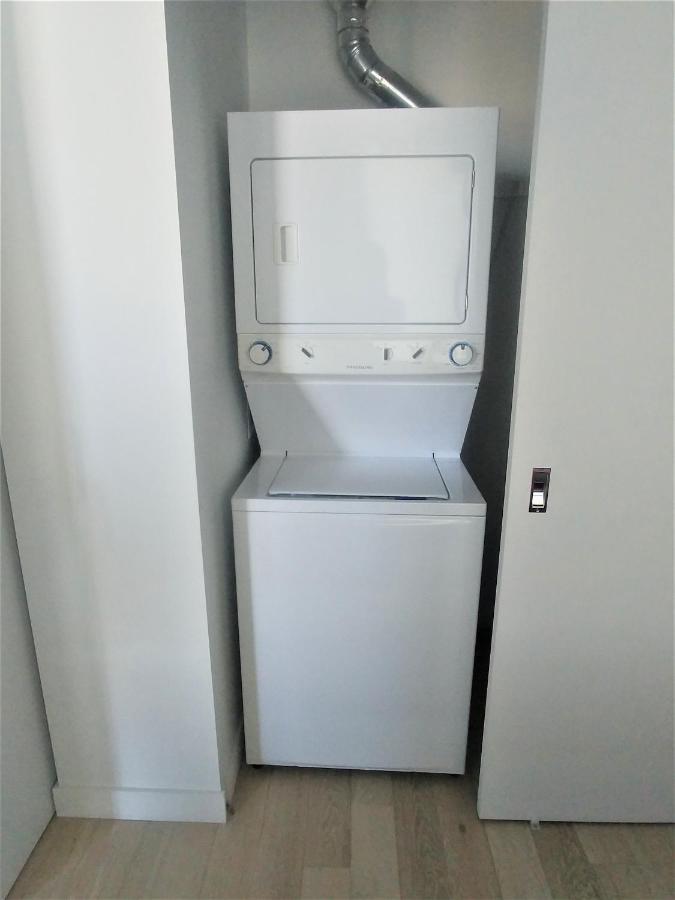 Luxury skyline condo in downtown FREE 24/7 parking Winnipeg Zewnętrze zdjęcie